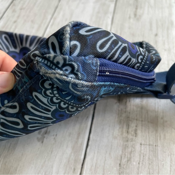 PREOWNED VERA BRADLEY BLUE FANNY PACK ADJUSTABLE ZIP AROUND - Picture 5 of 7
